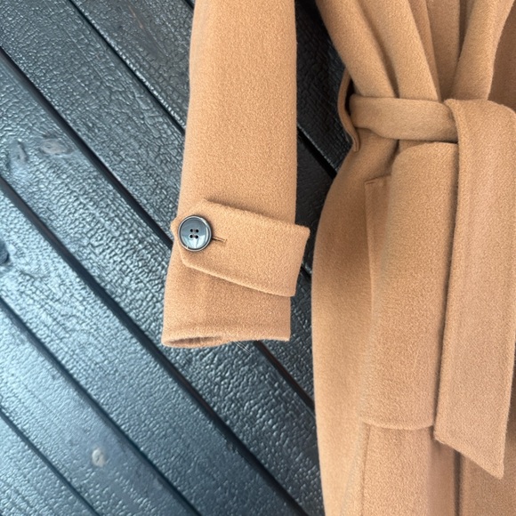 Elegant Tan Trench Coat with Belt - Picture 3 of 4